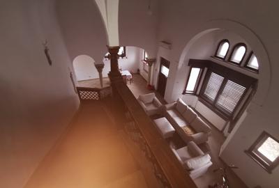 Casă cu 11 camere în P-ța Romană - 14