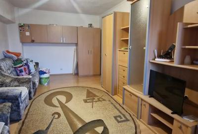 Garsonieră decomandată în Poarta 6 - 2