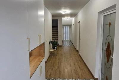 Casă cu 5 camere cu Teren 300 Mp în Central