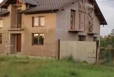 Casă cu Teren 700 Mp în Central - 2