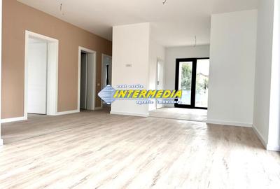 Casă individuală cu 3 camere cu Canalizare în Micești - 1