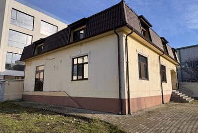 Casă cu 4 camere cu Teren 900 Mp în Central - 2