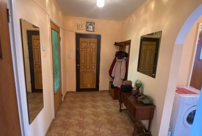 Ap 3 camere de inchiriat sect 3  pe Bul. 1 Decembrie 1918