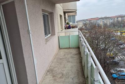 Proprietar , inchiriez apartament , renovat , 4 camere ,zona buna. - 5
