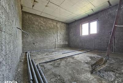 Casă cu 4 camere cu Teren 343 Mp în Comișani - 4