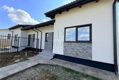 Duplex cu 3 camere cu Canalizare în Moșnița Veche - 1
