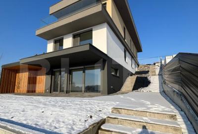 Casă cu 8 camere cu Teren 860 Mp în Central - 2