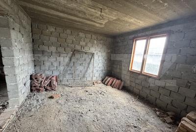 Casă cu 4 camere cu Teren 1842 Mp în Filiași - 9