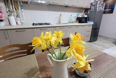 Apartament cu 2 camere semidecomandat, mobilat în Central