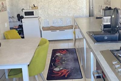 Apartament cu 3 camere decomandat în Tractorul - 1