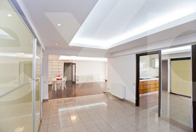 Apartament cu 5 camere semidecomandat, mobilat în Eminescu