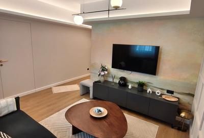 Apartament cu 3 camere semidecomandat, mobilat în Calea Victoriei