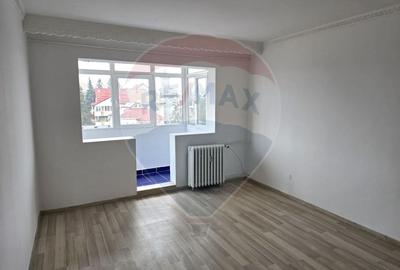 Apartament cu 3 camere de vanzare, strada Pictor Aman - 2