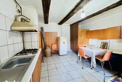 Casă cu 2 camere cu Teren 1702 Mp în Șercaia - 1