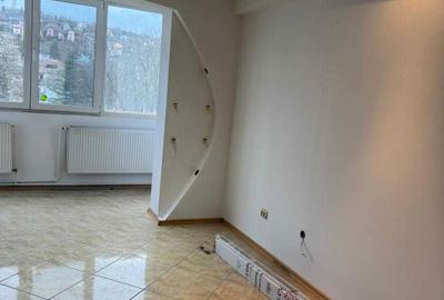 Apartament cu 2 camere decomandat în Cornișa