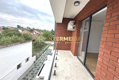 Apartament cu 2 camere decomandat, mobilat în Central