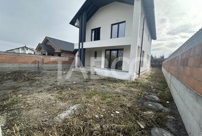 Casa individuala cu 4 camere 2 bai  – 500 mp teren 2 terase carport - 2