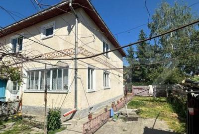 Casă cu 6 camere cu Teren 450 Mp în Central