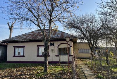 Casă cu 5 camere cu Teren 900 Mp în Ulmeni - 1