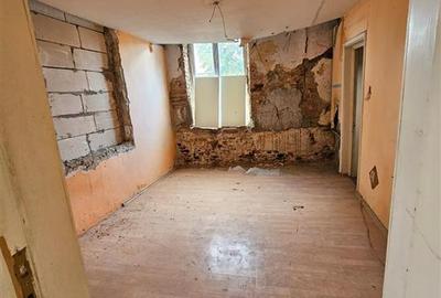 Casă cu 3 camere cu Teren 157 Mp în Central - 1