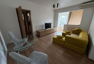 Apartament cu 3 camere decomandat, mobilat în Calea București