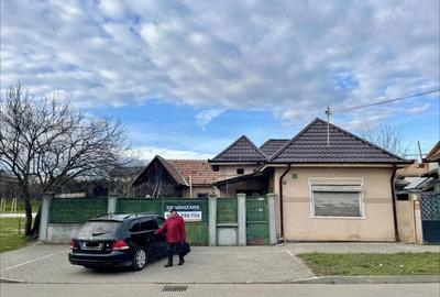 Casă cu 4 camere cu Teren 485 Mp în Central - 2