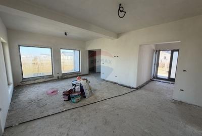 Casă cu 4 camere cu Teren 470 Mp în Câmpineanca - 2