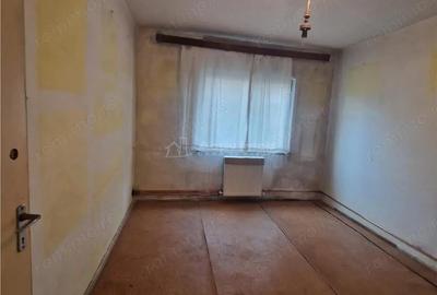 Apartament cu 4 camere decomandat în Rovine - 4