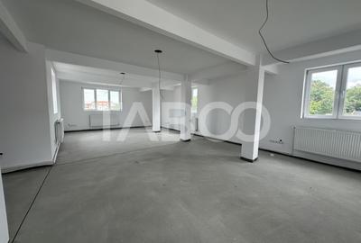 Spatiu comercial cu vitrina pe 3 niveluri cu suprafata utila de 915mp - 2