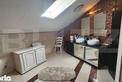 Casă cu 7 camere cu Teren 292 Mp în Central - 17