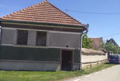 Casa cu gaze, apa, canalizare, 3 camere, jude?ul Bra?ov