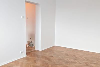 Apartament cu 3 camere semidecomandat în Titan