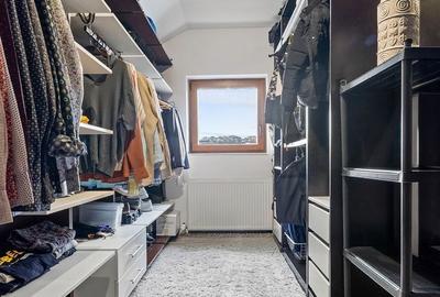 Casă cu 4 camere în Câmpului