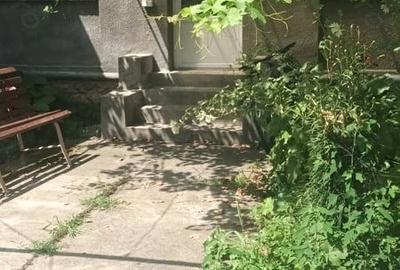 Casă cu 5 camere cu Teren 2000 Mp în Central - 2