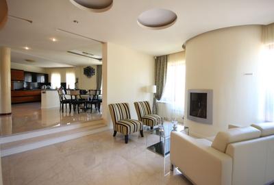 O casa deosebita cu Piscina - 7