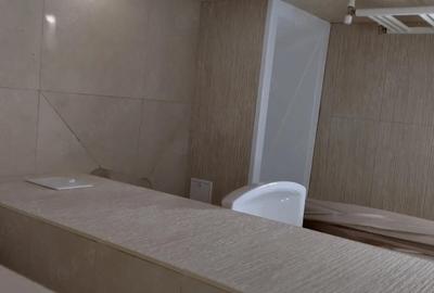 Apartament cu 3 camere semidecomandat în Micro 15
