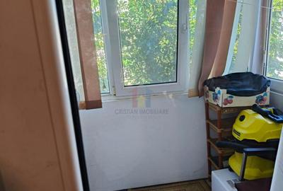 Dorobantilor-Catedrala 2 camere Etaj 3 Conf 1 decomandat - - 3