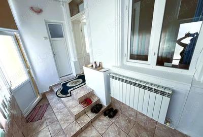 Casă cu 4 camere în Central