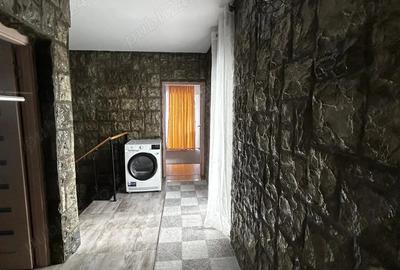 Casă cu 4 camere cu Teren 4472 Mp în Central - 4