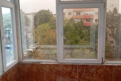 Propietar,vand apartament 2 camere semidecomandat in Constanta, Str.IL Caragiale - 5