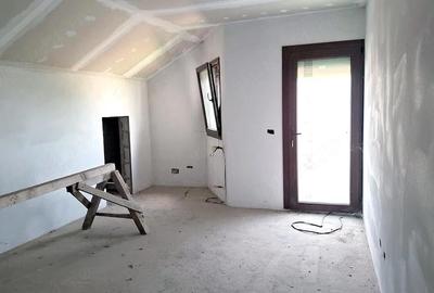 Casă cu 5 camere cu Teren 2426 Mp în Matca