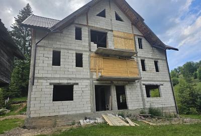 Casa de vacanta + teren intravilan suprafata 2.075mp, Bubesti, Arieseni - 2