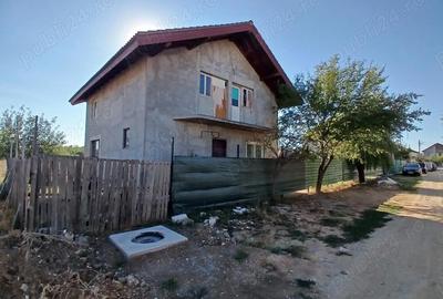 Casă cu 4 camere în Central - 1