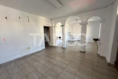 Spatiu comercial la casa 3 camere 80 mpu curte Calea Dumbravii Sibiu - 2