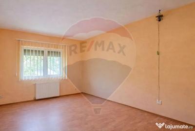 Casă cu 10 camere cu Garaj în Sânpetru - 2