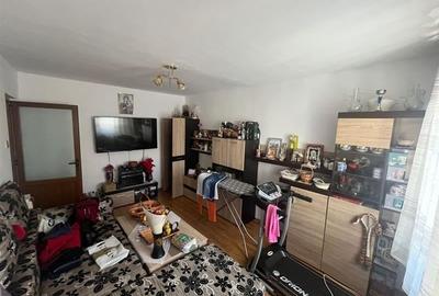 Apartament cu 3 camere decomandat în Bartolomeu