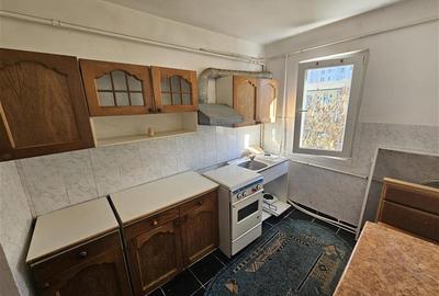 Apartament cu 2 camere semidecomandat, mobilat în Micro I - 15