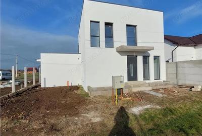 Casa noua cu piscina in Fantanele - 13