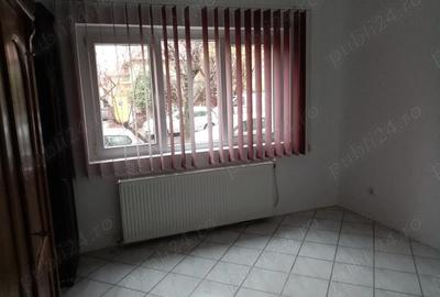 Apartament cu 3 camere semidecomandat în Central - 3