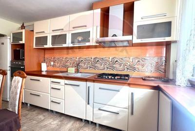 De inchiriat apartament cu 4 camere, zona Dacia - 3